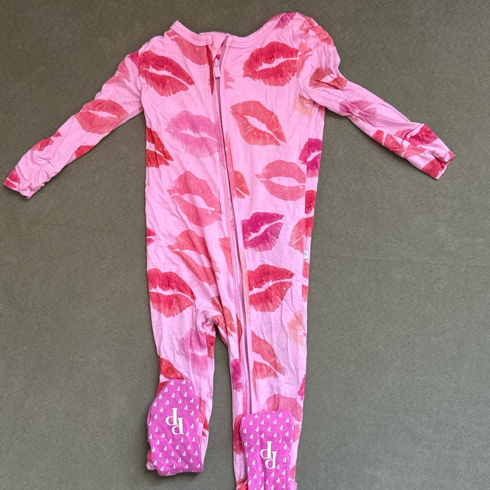 Posh Peanut Pink Kiss Print Kids One Piece 9-12mo Gently Used
